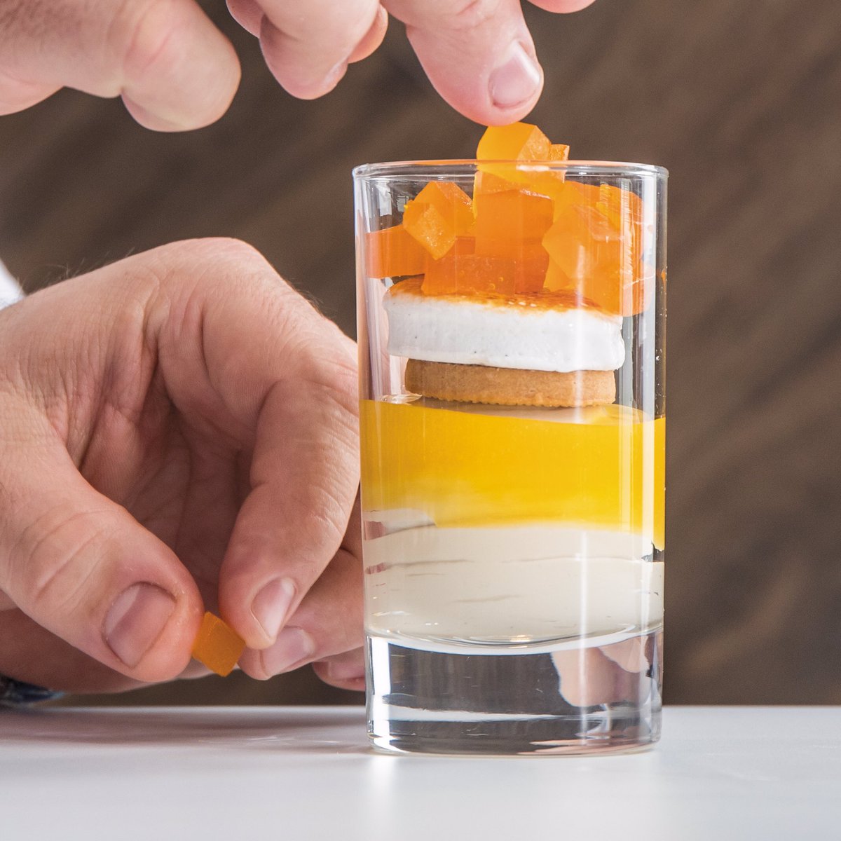 MARTITA’S by <a href="/chefdelcacao/">Ricardo Vélez</a> (<a href="/MoulinChocolat/">Moulin Chocolat</a> &amp; <a href="/ThePatissierRv/">The Pâtissier</a>) 📷 <a href="/Mikel_Ponce/">Mikel Ponce</a> para #PR25

libreriagastronomica.com/es/libro/pastr…