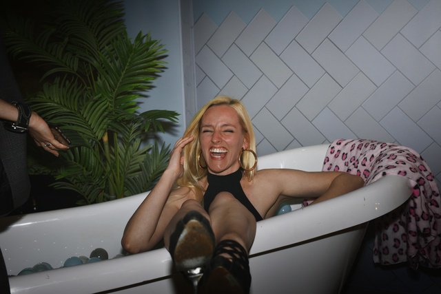 northblogawards's tweet photo. Did you jump into the roll-top bath with sponsors @bathtakeaway? I certainly did ;-) The #NBAs18 had the best sponsors EVER!
๐ท: https://t.co/HY7D0ptNFc https://t.co/gvoLPwwck2