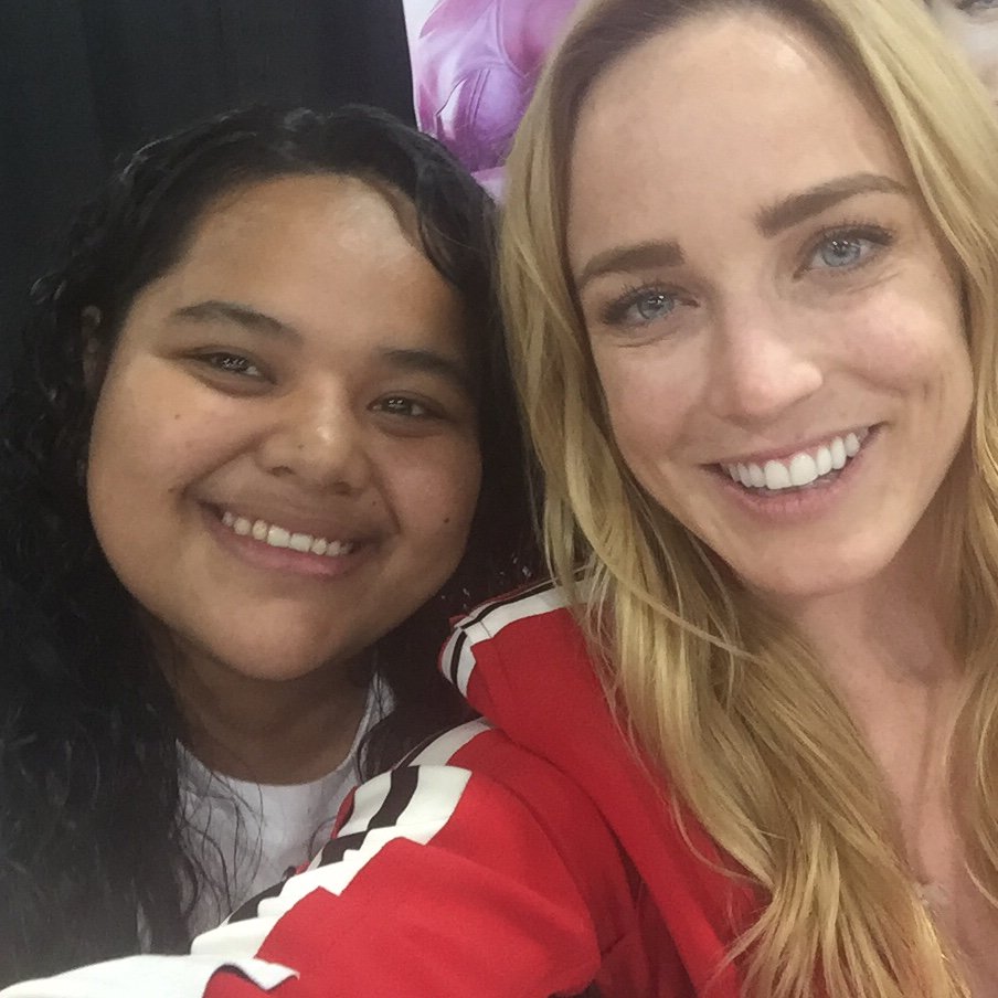 enrinachewek's tweet photo. Flashback to September 😪@caitylotz you sweet woman, you!  Hope you’ll get to visit the island life ova hereee 🌺🌴❣️🤙 https://t.co/fEajHkvBdq