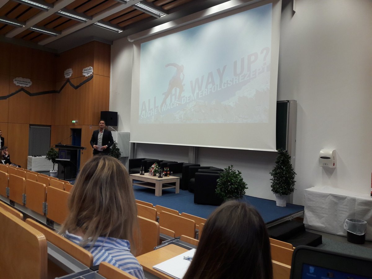 thomashorky's tweet photo. Kongress Blickpunkt Sportmanagement an der @OstfaliaHS Thema: Erfolg und Scheitern im Sport. #bpspm https://t.co/su8UZNjqAF