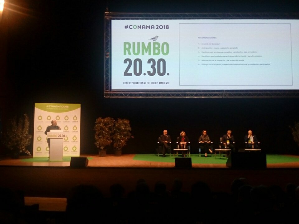 LohucaHuerta's tweet photo. Se presenta en #Conama2018 el Informe para la transición energética justa en España. La edificación es sector clave en esta transición, ¡¡hagámosla justa!! @GBCEs @OIT_ES https://t.co/KNm154qDzM