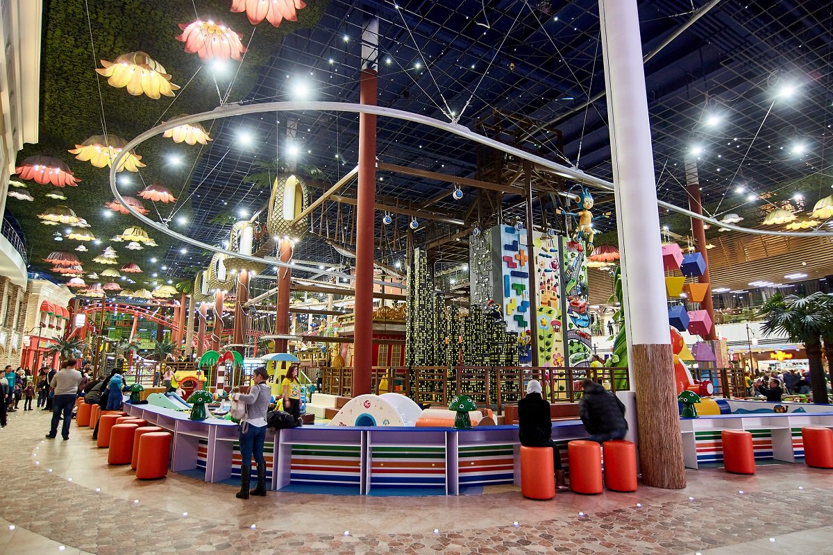 WalltopiaActive's tweet photo. Shopping centers are a great place for #ActiveEntertainment, especially when our products are combined to make one massive playground for visitors of all ages. 
#Walltopia #Ropetopia #FunWalls #Rollglider #familyentertainment  #mapic #mipim #indoorplayground https://t.co/3hgfDIeFUC