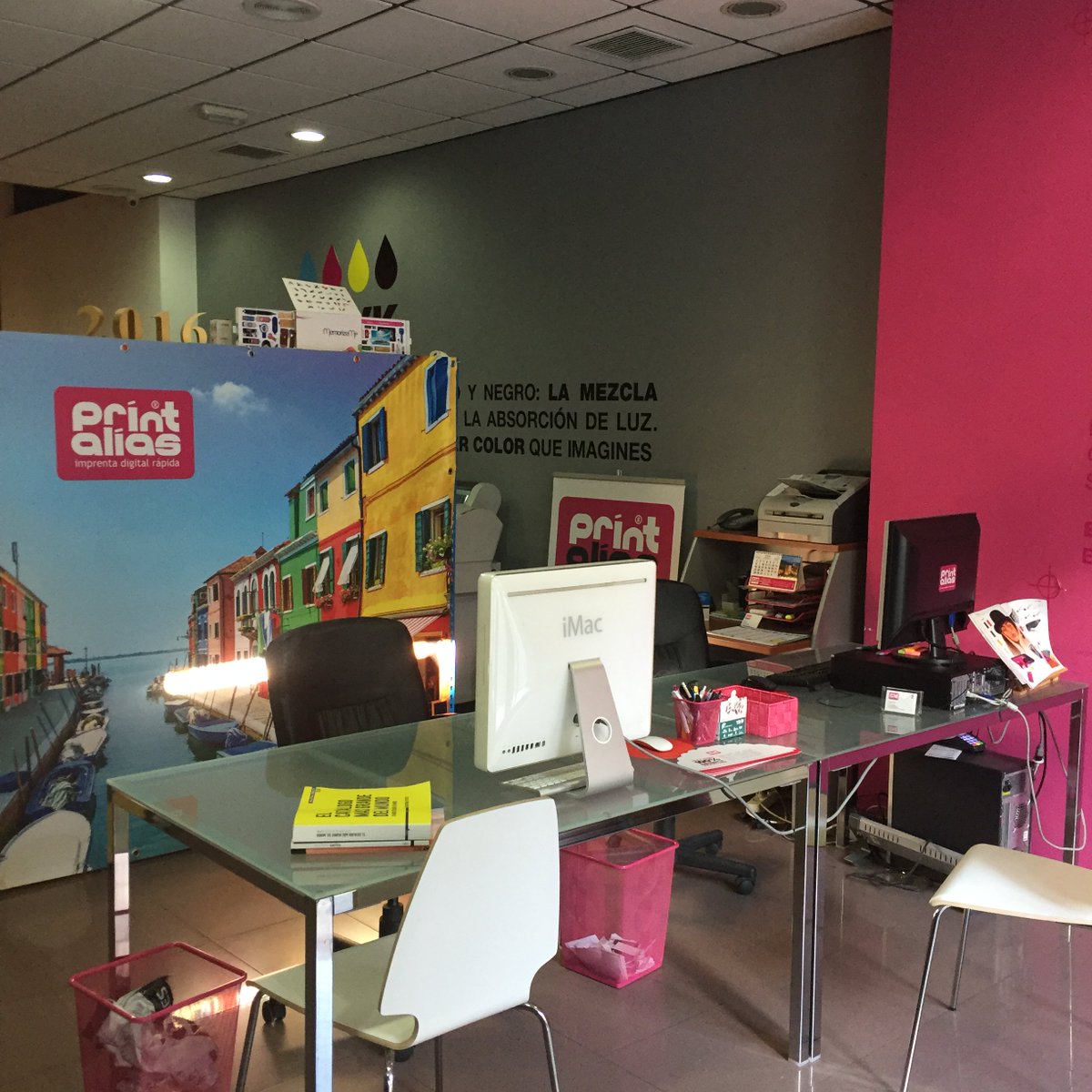 printalias's tweet photo. ¿Nos has visitado ya en nuestra oficina de Plaza de Colón, 34 en #Córdoba? Pasa cuando quieras y dinos ¡Hola! 👋 https://t.co/GTMZmYMFSZ