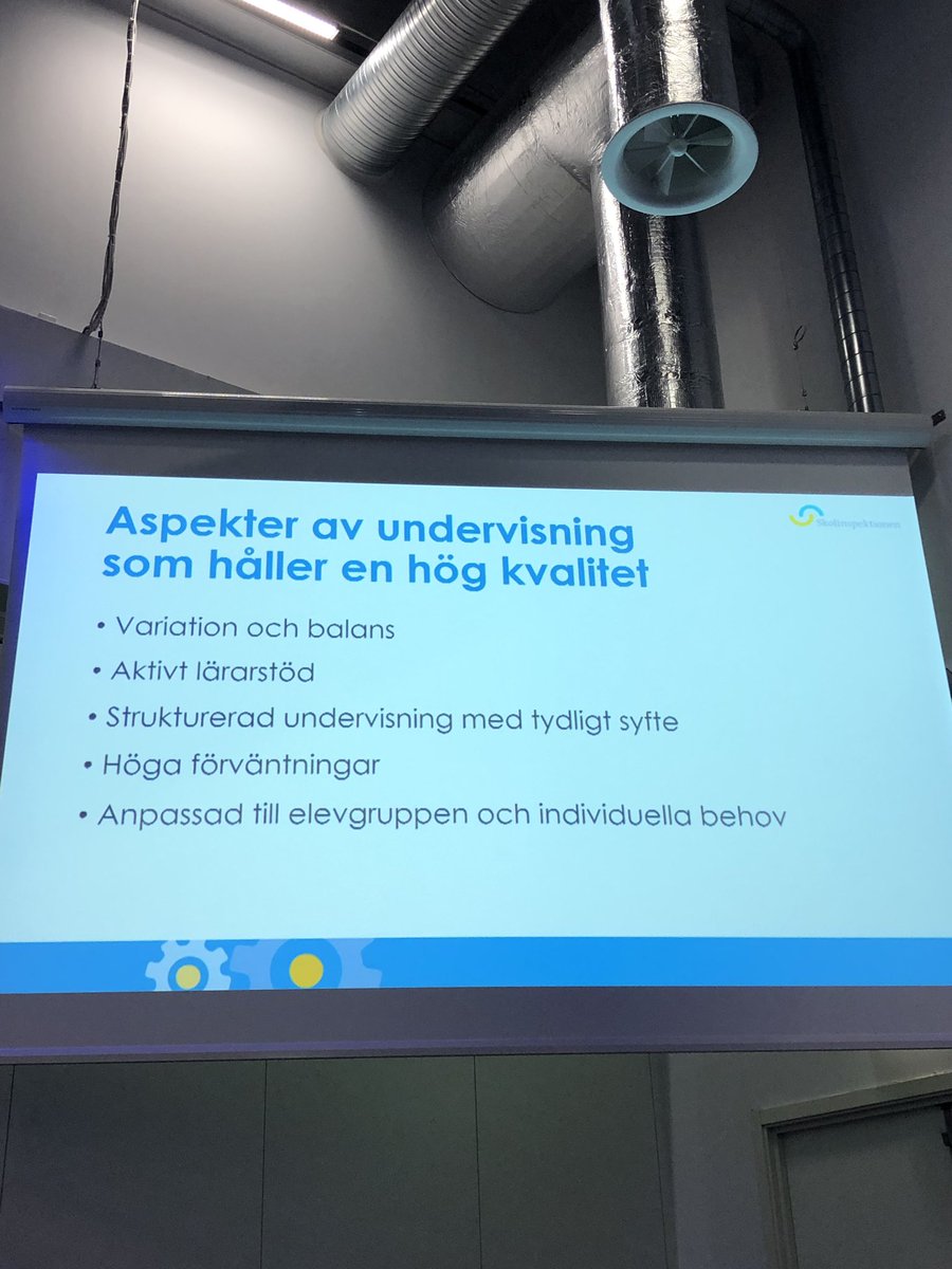 LisetteLW's tweet photo. Jesper Antelius, enhetschef på Skolinspektionens analysenhet, visar på aspekter av undervisningen som håller en hög och god kvalitet #skolinspektionensdag https://t.co/rkvwWWcMsl