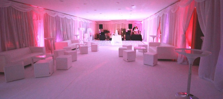 4/6 Some top tips on how to enhance the flooring in a blank canvas venue inventiveevents.com/2018/11/blank-…