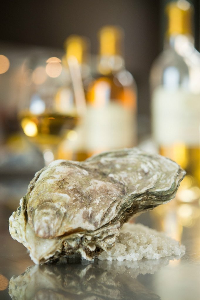 #WineMorning 
#RecetteDeFargues
Accord inattendu, surprenez vos invités avec des huîtres fraîches ou chaudes servies avec un verre de Sauternes du Château de Fargues.
Elles sublimeront votre Sauternes par leur minéralité.

📸 : <a href="/chateau_fargues/">Château de Fargues</a>