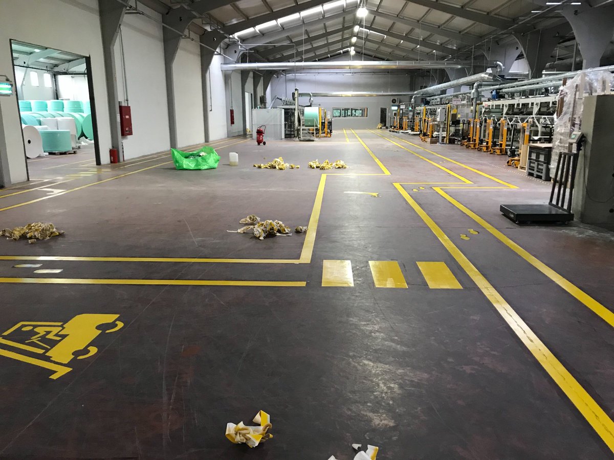 ErmTrafik's tweet photo. Fabrika içi yol çizgileri https://t.co/3XrDPm18NC