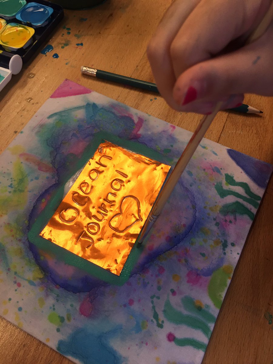 alytree's tweet image. G3 PBL explorers journal making in The Hive! Hands-on learning=the joy of learning@CDNIS #cdnisprojectinnovate @Makerspaces_com @21cli @betamiller