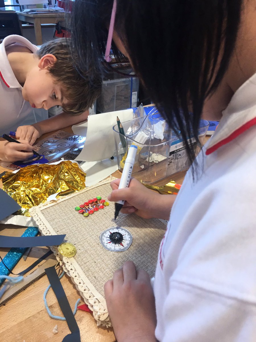 alytree's tweet image. G3 PBL explorers journal making in The Hive! Hands-on learning=the joy of learning@CDNIS #cdnisprojectinnovate @Makerspaces_com @21cli @betamiller