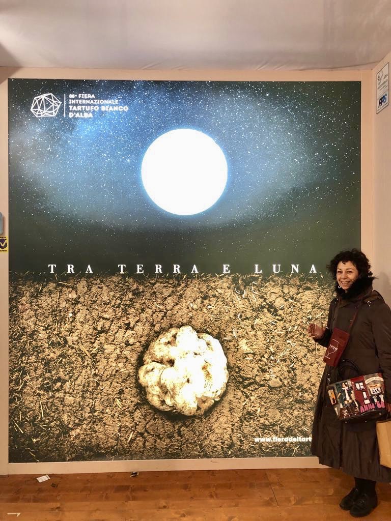 AlParadiso_'s tweet photo. Cala il sipario sulla Fiera Internazionale del @AlbaTruffle e la nostra Federica non ha perso l’occasione di andare alla ricerca dei #tartufi più golosi e pregiati.
🍽 Vi aspettiamo #AlParadiso! https://t.co/gwhtRRyeXO