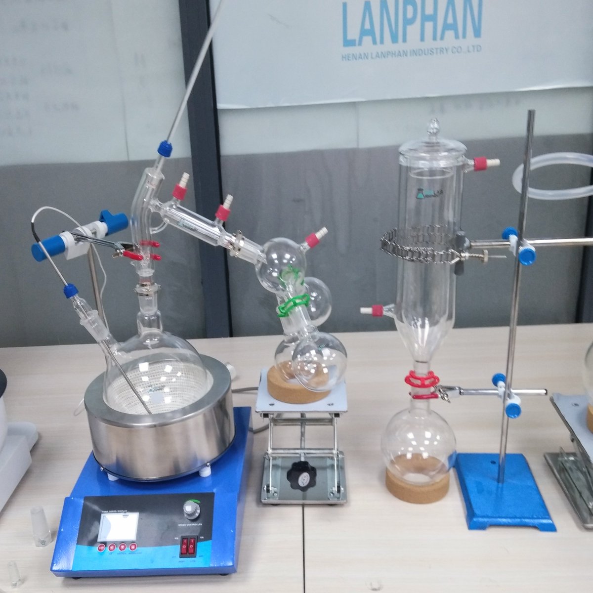 LanphanTrade's tweet photo. We have five sets of this little guy in stock, which can arrive in the United States in 7 days.
#heatingmantle #extraction #extracts #concentrates #distillation #distillates #shortpath #shortpathdistillery #thc #cbd #420 #710 #co2oil #cannabismedicinal #cleanextracts #cleanmeds https://t.co/ptVj0qs9J1