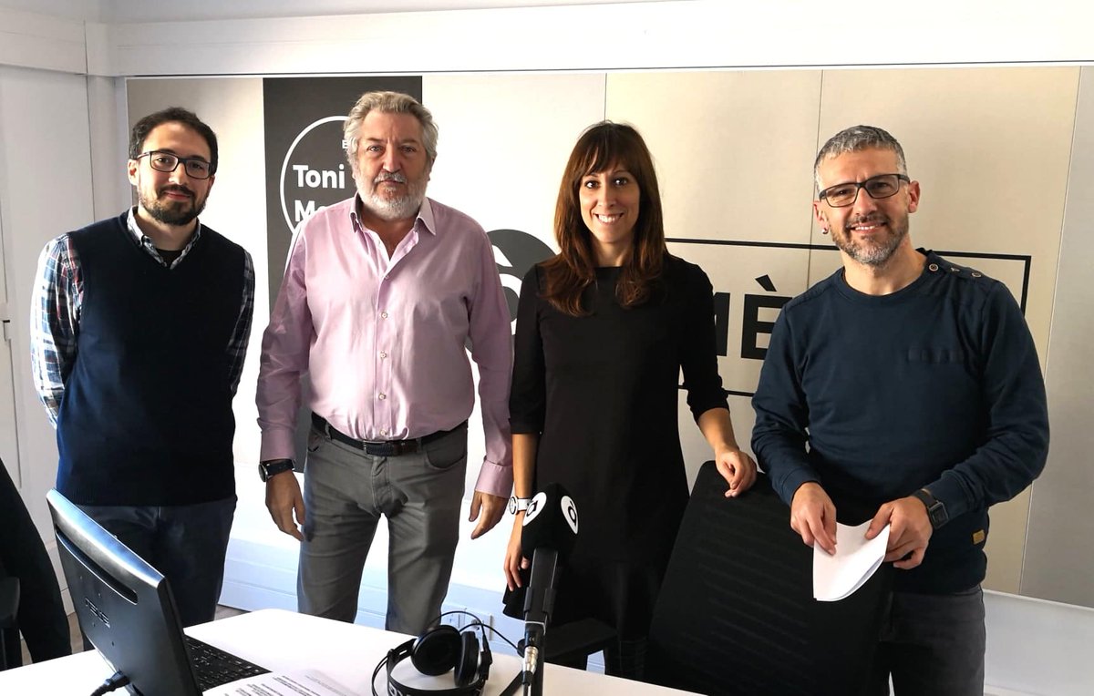 AlrasAPunt's tweet photo. 👤 Tractem els trastorns alimentaris amb Luis Rojo de l'@HospitalLaFe; Xabier Sanmartin psicoterapeuta d'#Avalcab; Lídia Amella i Mercedes Marco d'@ADABE_Elche.

👉🏻#AlRasTrastornsAlimentaris o nota de veu al 627048917. https://t.co/AVc8tNqhtm
