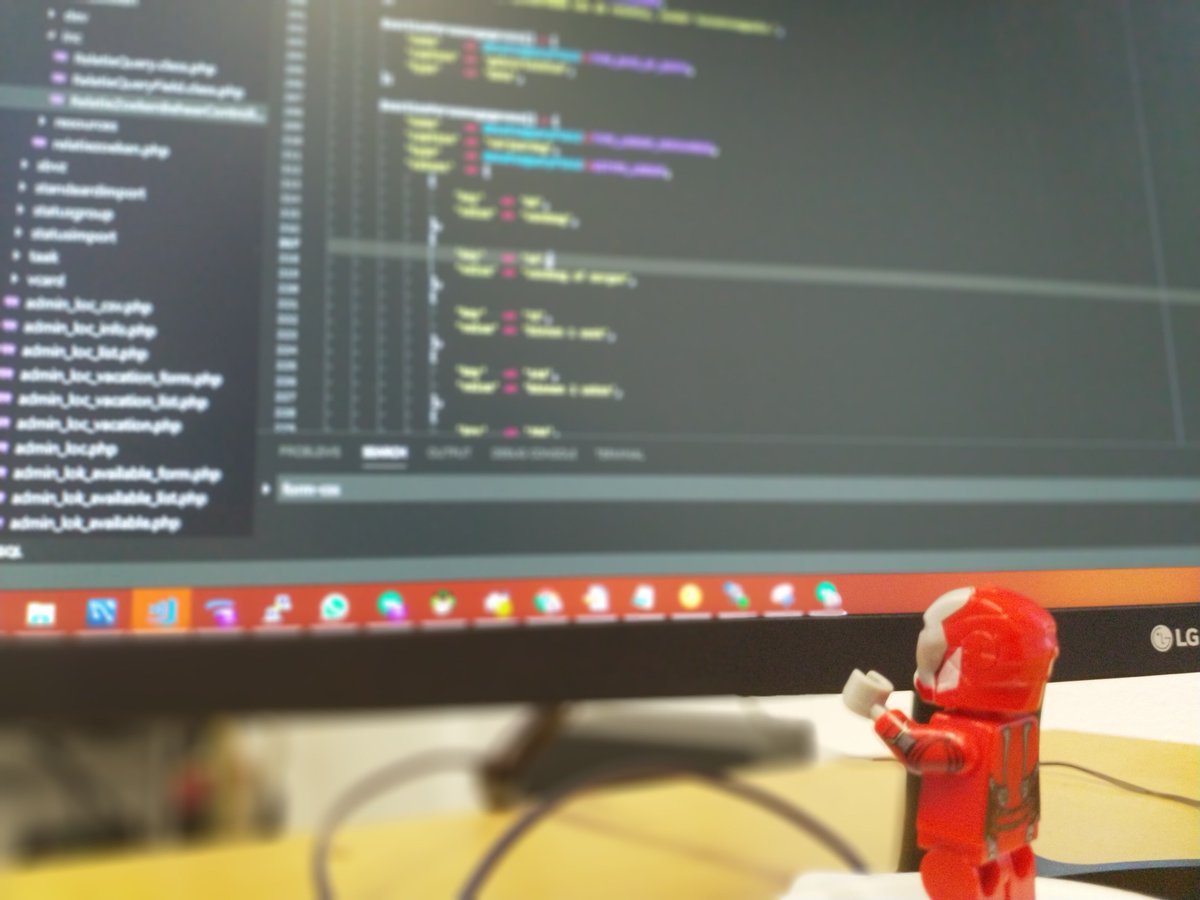 Onze coders zijn weer hard aan het werk met het ontwikkelen van nieuwe features in KorenCRM. Wij ontwikkelen standaard software maar met mogelijkheden voor maatwerk aanpassingen omdat we coders zijn in hart en nieren. #software #nerds #ironman #marvel #softwareontwikkeling #crm