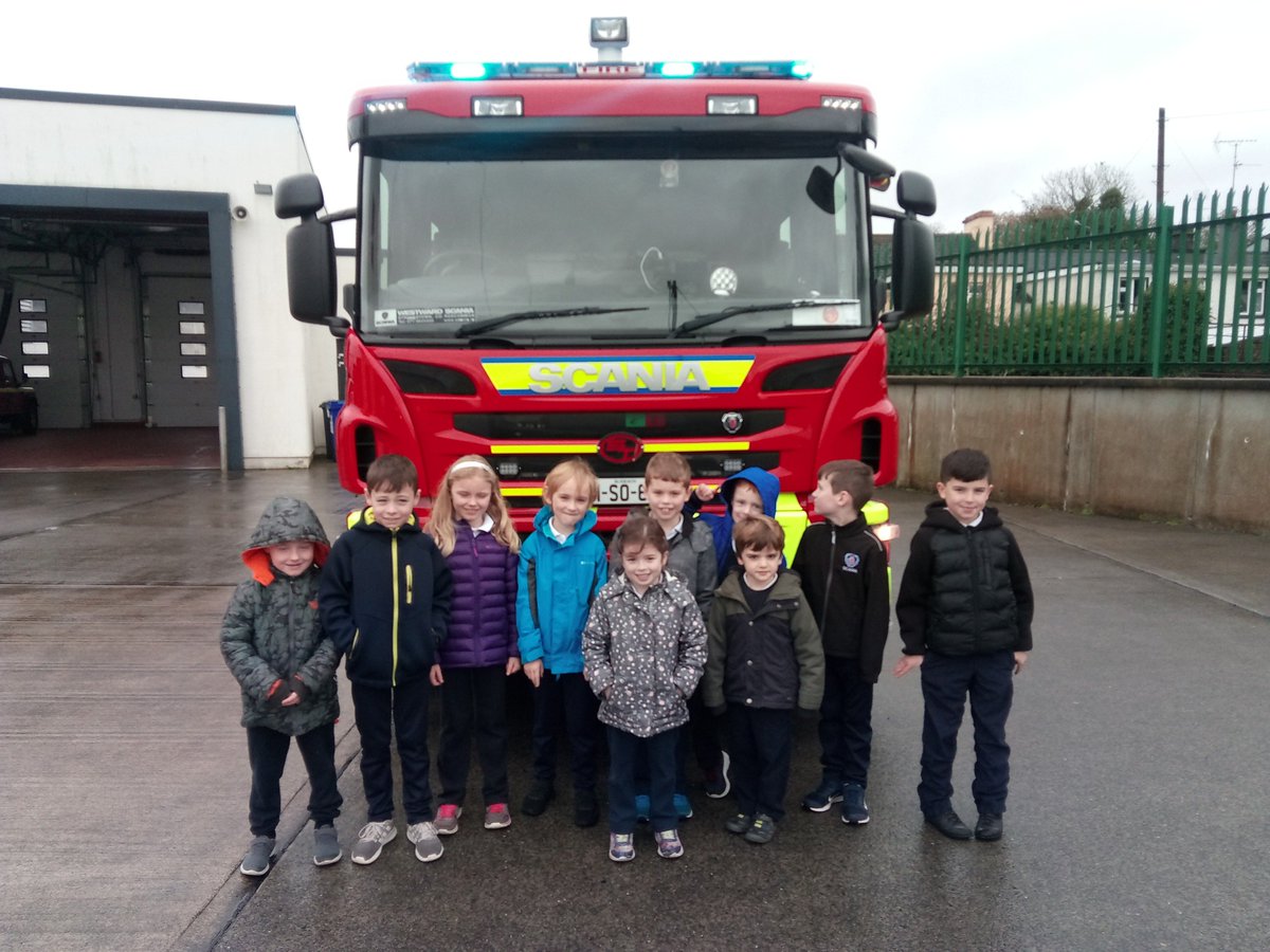 coolbockns's tweet photo. Super outing to Ballymote Fire Station. The children really enjoyed looking at and learning about all the machinery that the firefighters use. They had fantastic fun spraying water from the hose and also climbing into a brand new shiny fire engine! @FireSligo https://t.co/TDIIYUDdLJ