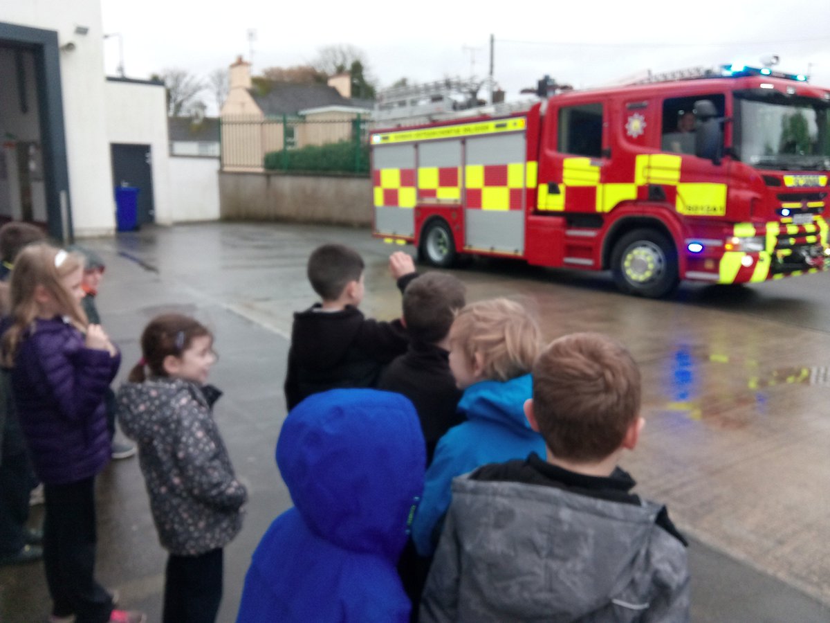 coolbockns's tweet photo. Super outing to Ballymote Fire Station. The children really enjoyed looking at and learning about all the machinery that the firefighters use. They had fantastic fun spraying water from the hose and also climbing into a brand new shiny fire engine! @FireSligo https://t.co/TDIIYUDdLJ