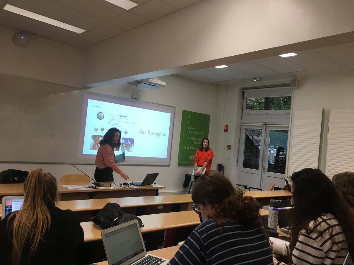 nissydim's tweet photo. Merci à @CoppensCharlot1 et @DAngeloMarie1 pour votre présentation sur la nouvelle campagne de @lushcosmetics #MerryDragMas #RSISTC3A c’est une bonne stratégie de communication ! #lush #RS #AnalyseStrategique https://t.co/EoycfRi5Yh