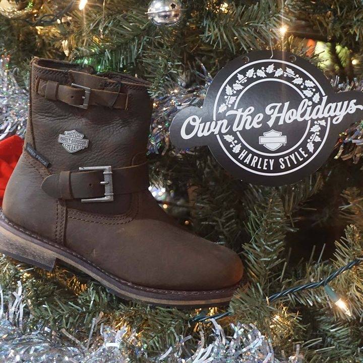 SmokinHarleyNC's tweet photo. It's being to look alot like Christmas. Own the holidays!

#smokinhd #harley #harleylife #xmas #christmas #badass https://t.co/cSEkcZwQHu