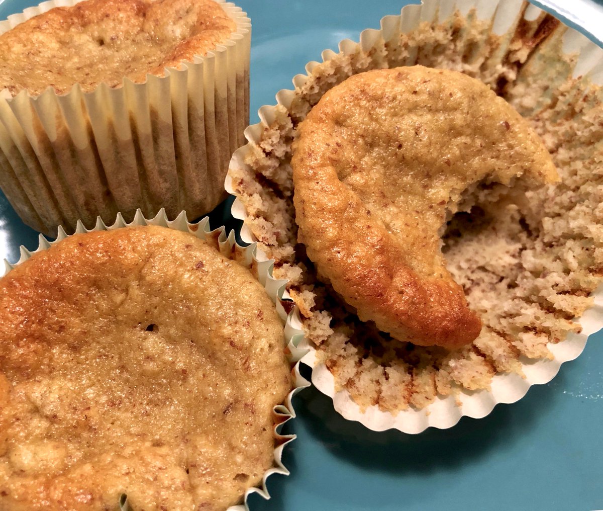 cowcrumbs's tweet photo. Blender Banana Muffins = Happiness. https://t.co/mTFjCLZ5AN https://t.co/JMRLS1TFSq