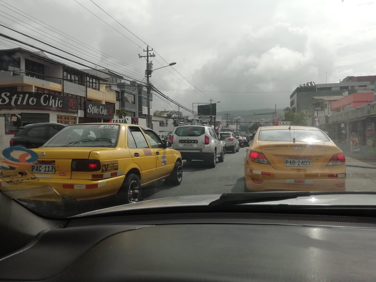 GuilloYnez's tweet photo. Ese es el profesionalismo del 99.9% de #chofer #profesional #taxistas del país #noaltaxi #nomastaxis plataformas como #uber #cabyfi son más eficientes y no generan tráfico @MunicipioQuito @AMTQuito @TransporteQuito @MinTrabajoEc ponganse pilas tienen el problema en ls narices https://t.co/HKBfsqsXZ8