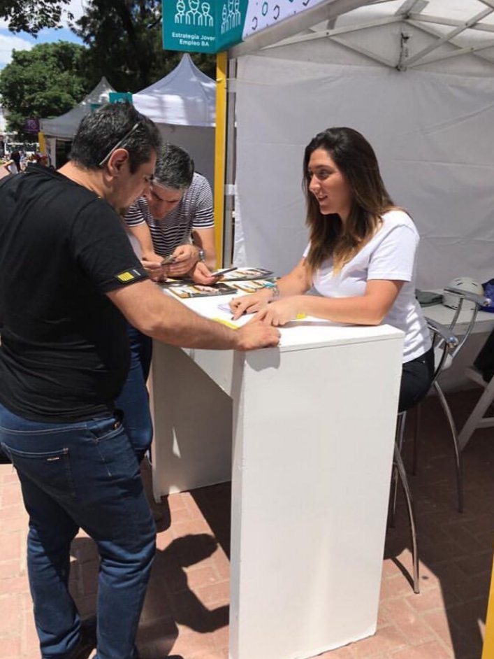 jarvisezequiel's tweet photo. Durante el fin de semana, el equipo de la Dirección de Empleo de @trabajoba participó de la feria #formatec del Ministerio de Educación, donde brindó asesoramiento en materia de Empleo a jóvenes de la Ciudad. Felicitaciones!
➡https://t.co/4Xg3nr6MZc https://t.co/Yqjm5m3iIC