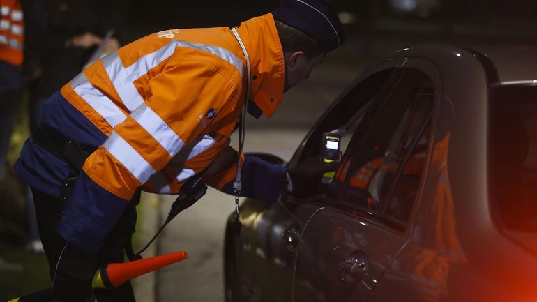 contralco's tweet photo. L'ivresse au volant occasionne chaque année 4.000 accidents 
RTBF 
En dépit de multiples campagnes et d'actions Bob, l'alcool reste un ... Alors que pour une bonne gestion de lutte contre l'ivresse au volant cette ... https://t.co/pcU3mORnBQ