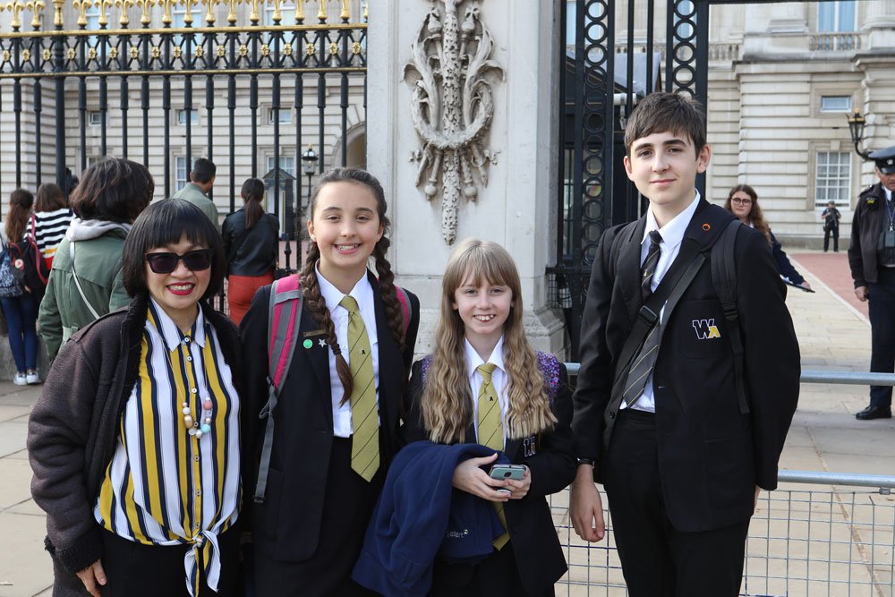 MeadowParkCov's tweet image. A huge well done to our BBC Young Reporters Lola, Ciaran, and Eve for their input on the BBC&apos;s learning game &apos;iReporter&apos; - which has just won a silver award at the #learningtechnologiesawards for Best Learning Game UK 😀🙌