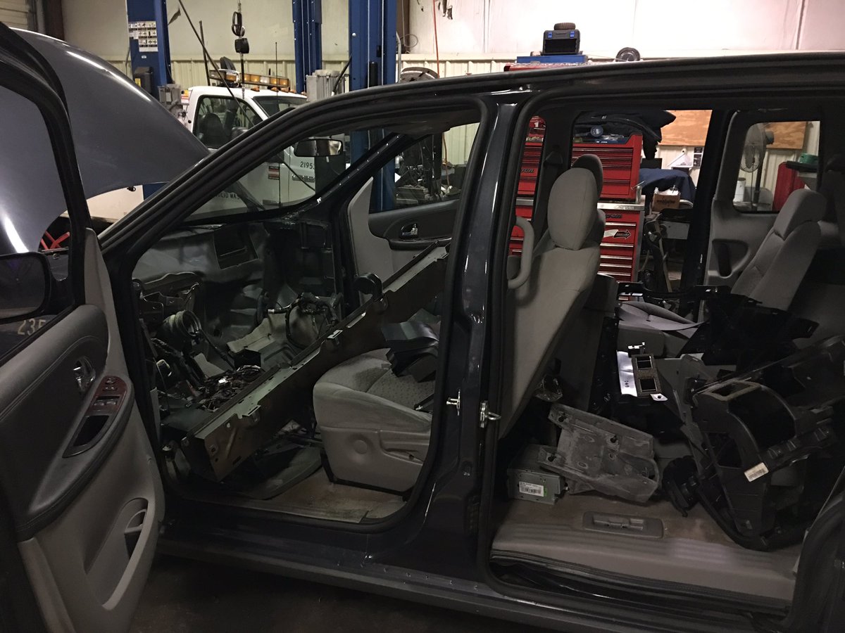 ACFleetService's tweet photo. Doing a little dash work today. https://t.co/adVohKa6sP