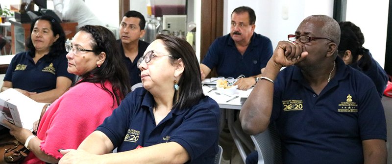 URInternacional's tweet photo. Los 16 mejores profesores de Honduras se reunieron en la @URosario  para hablar sobre enseñanza del emprendimiento y la innovación en el aula de clase https://t.co/isEZro087G #URInternational https://t.co/0jg7H2JAqr