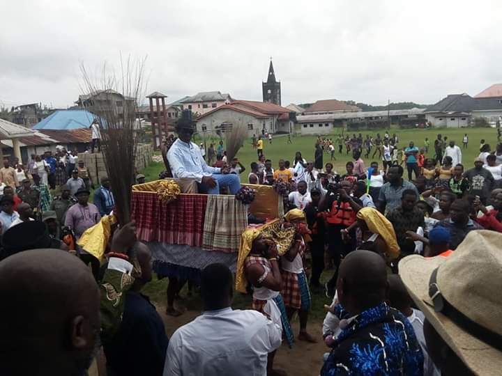 Buildersinitia2's tweet image. The Kalabari people, welcome their very own son, brother and father Arc. Tonye Cole, the Apc governorship candidate in a grand style to Kula community in Akuku-toru LGA of Rivers State on his ward to ward tour. #wegodoam #buildersinitiativeofkalabarifortonyecolev #riversofpeace