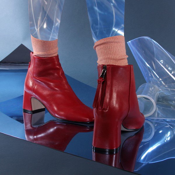Dernashop's tweet photo. Walk out of the Cyber Monday with our deals on Shoes and Clothing▪️20% to 70% discount Online and In-Store | Mara Bini Shoes > https://t.co/a2iCxUoHUk https://t.co/qdswj0FuNU