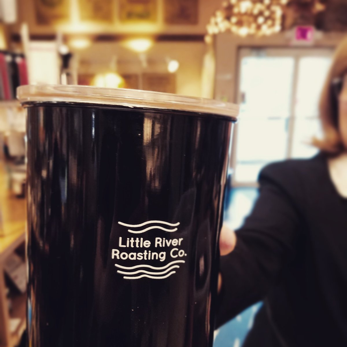 NEW DEAL ALERT: Bring a refillable container like this beautiful Planetary Designs Airscape, and save a $1 on your pound of coffee! 
**Offer available only at our Roasting location** #lovewhereyoulive #ReduceReuseRecycle
#coffee