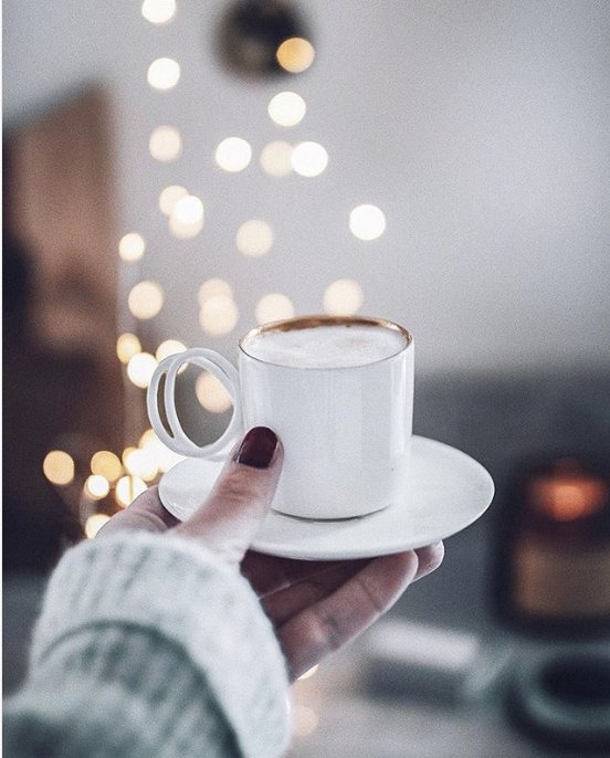 DesignGiving's tweet photo. โจ Feeling very festive this Monday afternoon.
โ๏ธ Espresso cup by one of our designers #endeceramics
#coffeebreak
#designgiving
#givingseason https://t.co/hHU5kl63yh