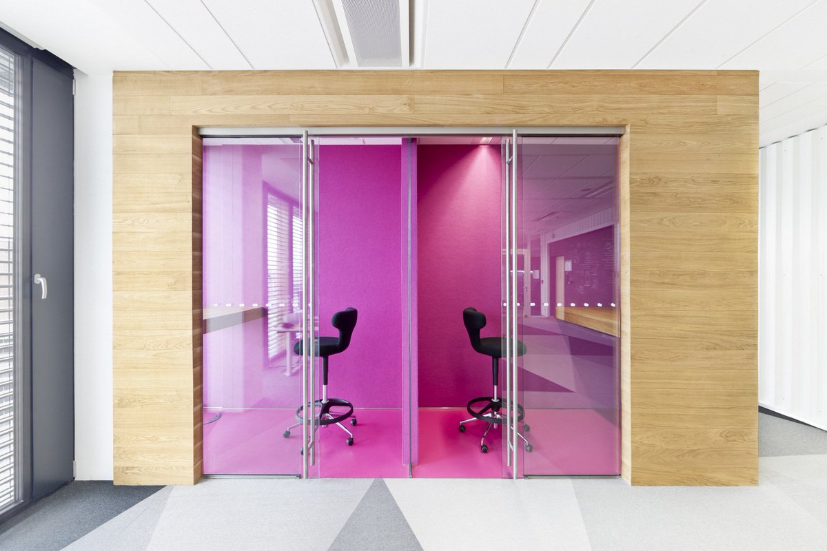 BuzziSpace's tweet photo. The only thing that can brighten up our mood on this cold Monday are these bold colors! Remember, life is too short for boring walls. #BuzziSkin #Wallpaper #HappyHealthyWorkspaces https://t.co/uFCXQHaXXR