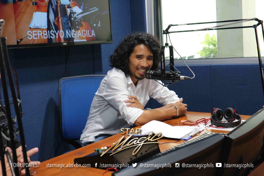 starmagicphils's tweet photo. Pepe Herrera dropped by at Pinas FM and Radyo Agila to promote his upcoming film #AngPangarapKongHoldap, which will be hitting the theaters this November 28. #APKH https://t.co/QNi71VOcia