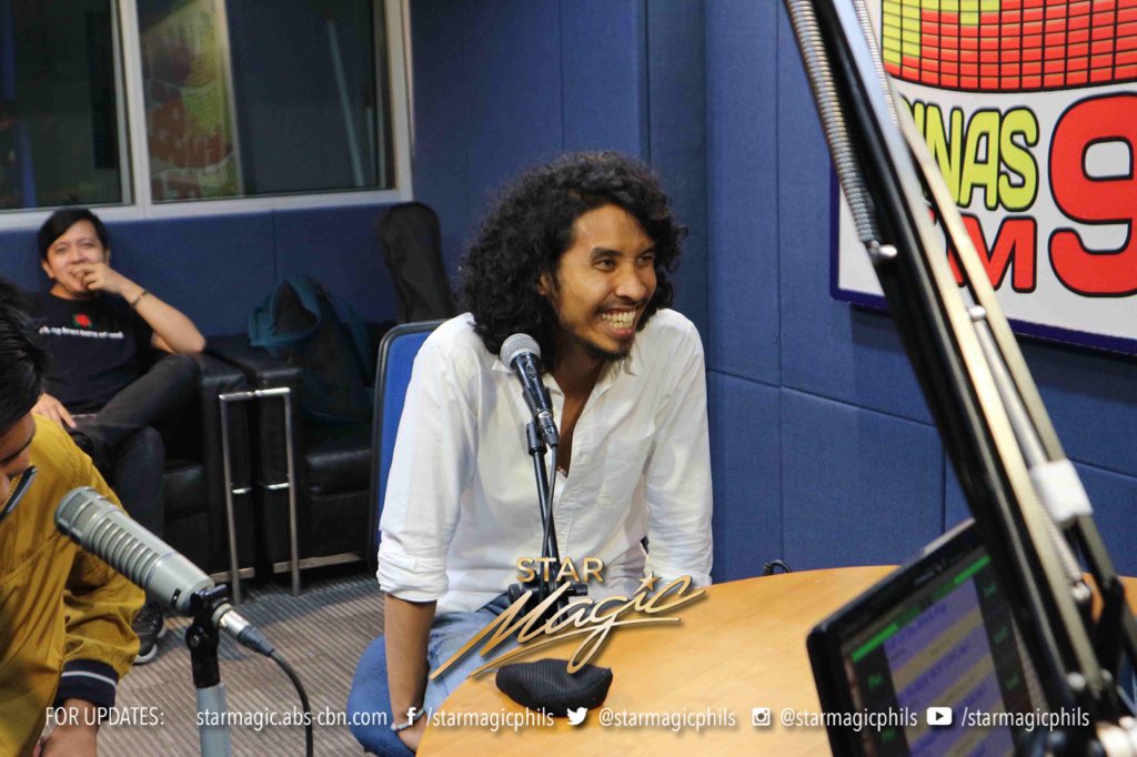 starmagicphils's tweet photo. Pepe Herrera dropped by at Pinas FM and Radyo Agila to promote his upcoming film #AngPangarapKongHoldap, which will be hitting the theaters this November 28. #APKH https://t.co/QNi71VOcia