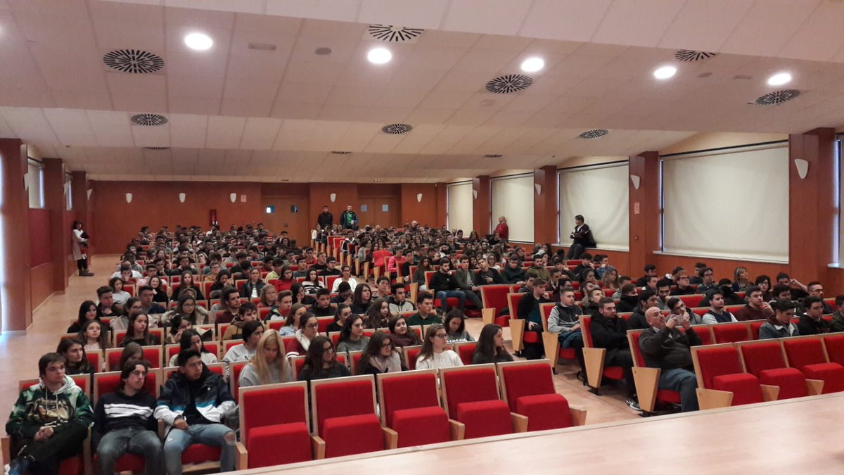 VivancosMariano's tweet photo. Ya ha dado comienzo el programa de @feceval_cece y Fundacion Prof. manuel Broseta
#EducarenLibertad #EducarenConvivencia 
Hoy en @epla_godella y @LiceoHispano 
Con Carlos Casañ, @GOTZONEMORA  @vtecliment https://t.co/ThxX3hpNqT