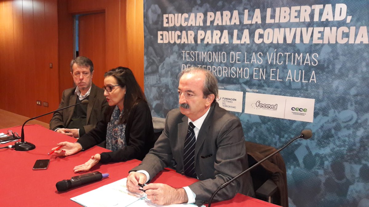 VivancosMariano's tweet photo. Ya ha dado comienzo el programa de @feceval_cece y Fundacion Prof. manuel Broseta
#EducarenLibertad #EducarenConvivencia 
Hoy en @epla_godella y @LiceoHispano 
Con Carlos Casañ, @GOTZONEMORA  @vtecliment https://t.co/ThxX3hpNqT