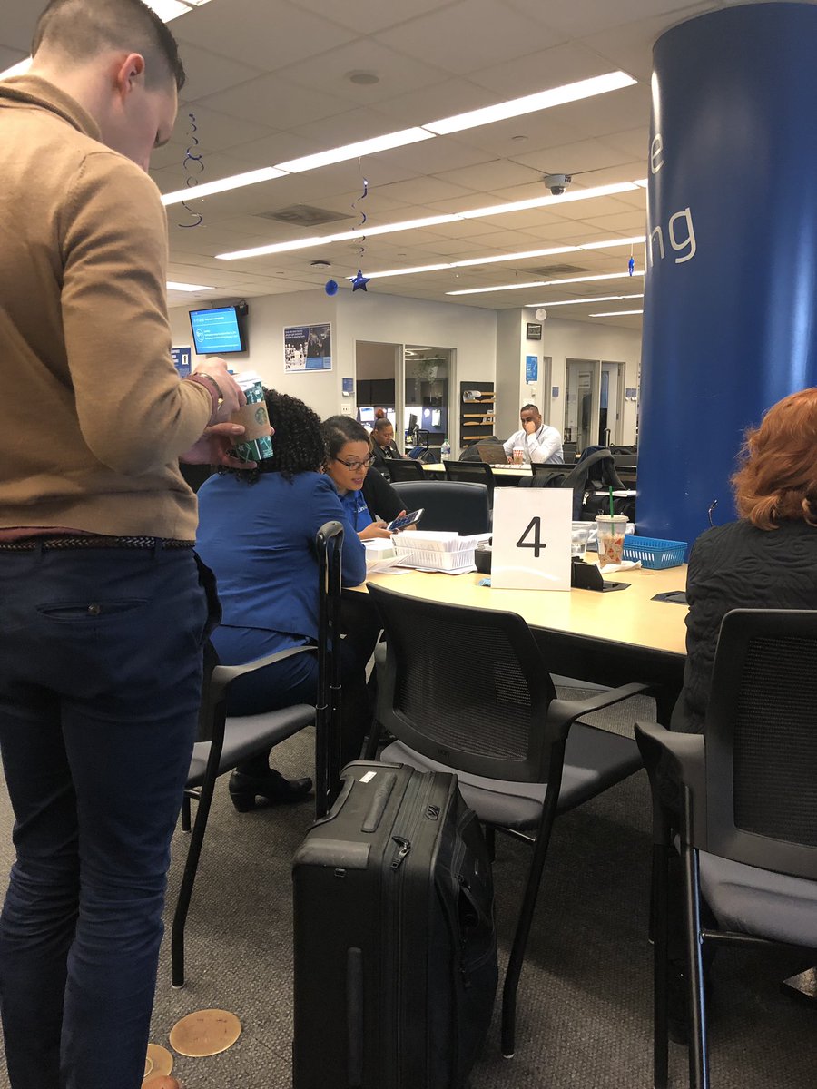 McVick7's tweet photo. Link refresh going strong at #UAIFSbaseEWR ! @StacyC_United https://t.co/co1NogQIe6