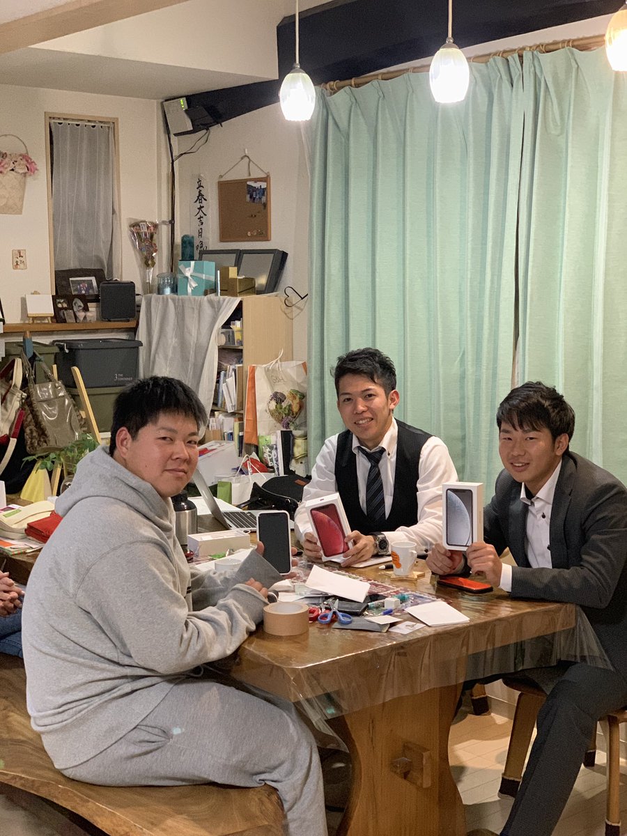 05_pon_24's tweet photo. こたろうくんのバキバキのiPhone6をiPhoneXRに変えさせてもらいました！

⭕️月々の携帯料金が高い
⭕️最新機種をできるだけ安く買いたい
⭕️速度制限がすぐにきてしまう
といった悩みがある方！

料金の見直し、相談、無料でします㊗️ https://t.co/mHswsNZ0SC