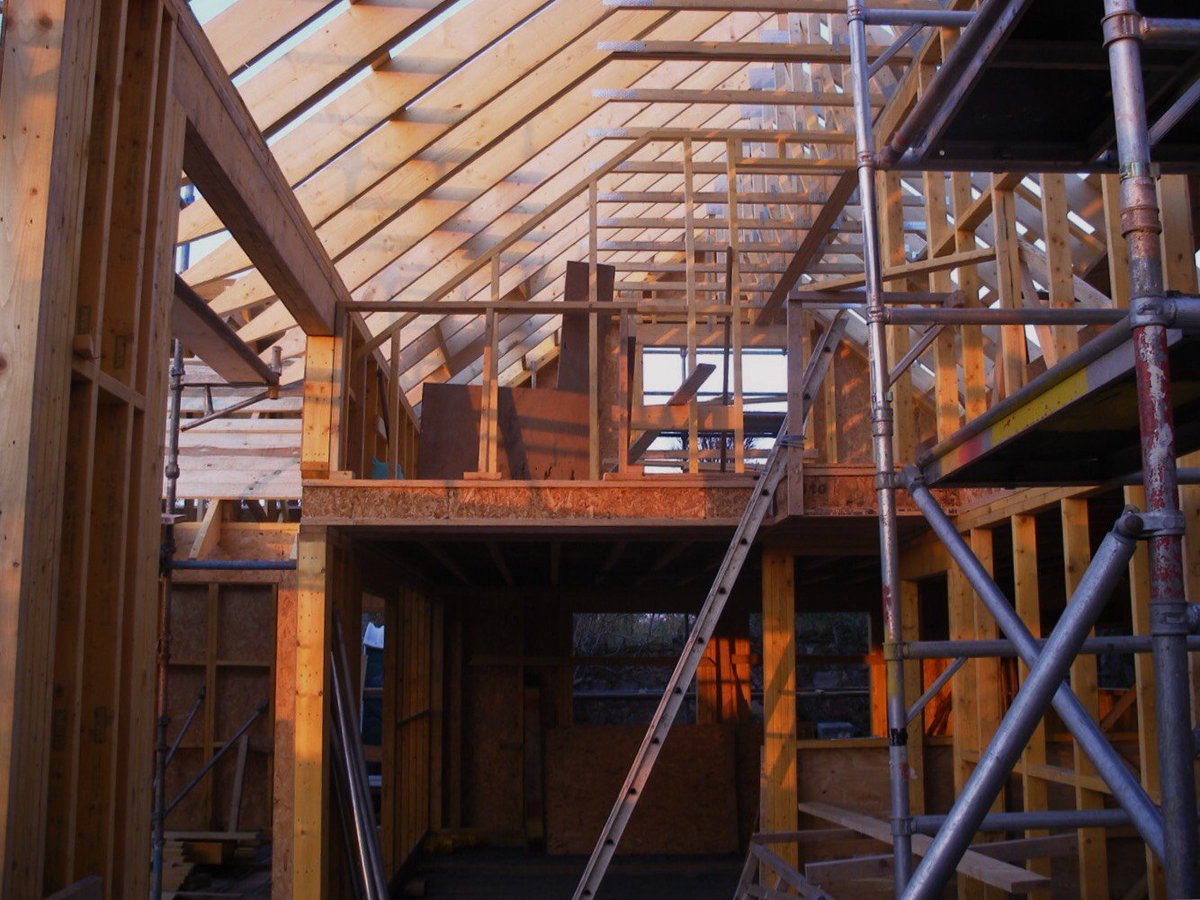 kitcoscotland's tweet photo. Isn't it a great feeling to look back at your day and admire all the work you'd done? Not to mention that with timber frames you can do a lot in such a short time! #MondayMotivation #timberframer #selfbuilder #kitculture https://t.co/QuEnItIufT