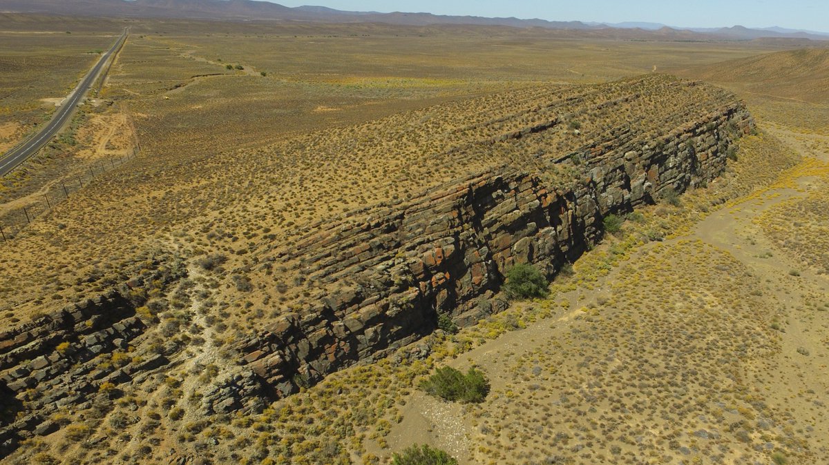 stratleeds's tweet photo. Great work on #supercritical bedforms recently by @sedimorph @ClasticsLab @zzsylvester & many others.
But still much to learn about #subcritical processes, such as these sandy sediment waves from a CLTZ in the #Karoo Basin paper out in @sedimentology - https://t.co/nC8xFGEh75 https://t.co/Lc6VsbLP0S