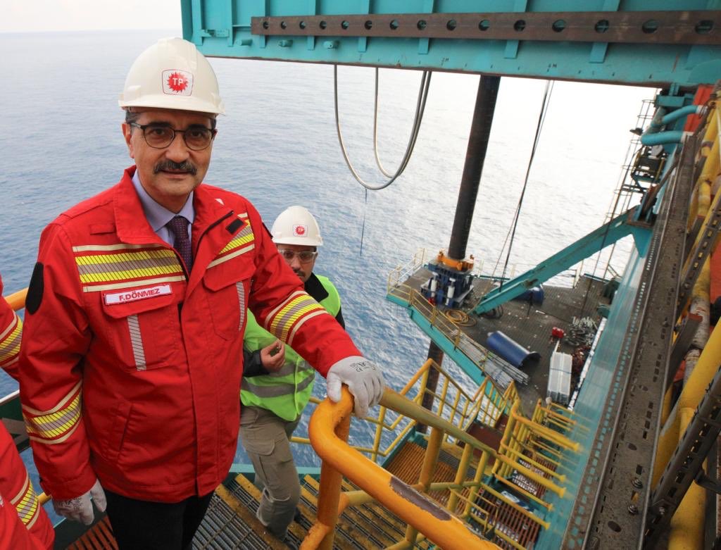 fatih_donmez's tweet photo. Bugün hidrokarbon rezervlerimizi ortaya çıkarmak adına bir adım daha atarak Mersin açıklarında “sığ deniz” sondajına başladık. Ülkemizin #enerji bağımsızlığı açısından son derece önemli olan bu adımla hedeflerimize daha da yaklaşıyoruz.

Ülkemize ve milletimize hayırlı olsun. https://t.co/0ws76w0NAN