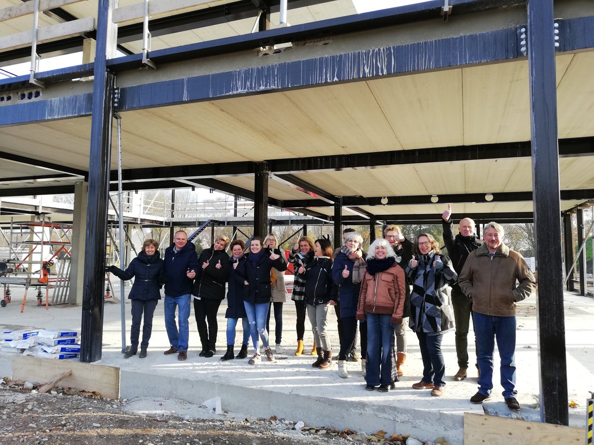 De teams van De Hilt en De Bibliotheek zijn vorige week bij elkaar gekomen om kennis te maken met elkaar als nieuwe “collega’s” straks in het Huis van Eemnes.