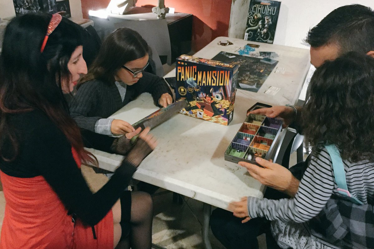 meepleydados's tweet photo. Muchas gracias a @MasQueOca por participar en las #MolinsHorrorGames | Agradecemos vuestra colaboración y esperando poder disfrutar de vosotros presencialmente el próximo año. | Te esperamos en la próxima mesa redonda. #PanicMansion #AuZtralia #13Ghosts https://t.co/W39AeVwXQL