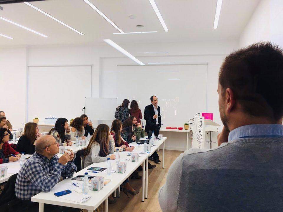 CliDentZafrilla's tweet photo. #Formación ¡Aprovechamos el fin de semana para seguir mejorando en la calidad de nuestros tratamientos en @CliDentZafrilla ! ✌️

Este fin de semana, nuestra Dra. Eva García ha estado presente en @OrthoLab_es para realizar un curso sobre "Pistas Directas" impartido (1) https://t.co/0vekceEGkm