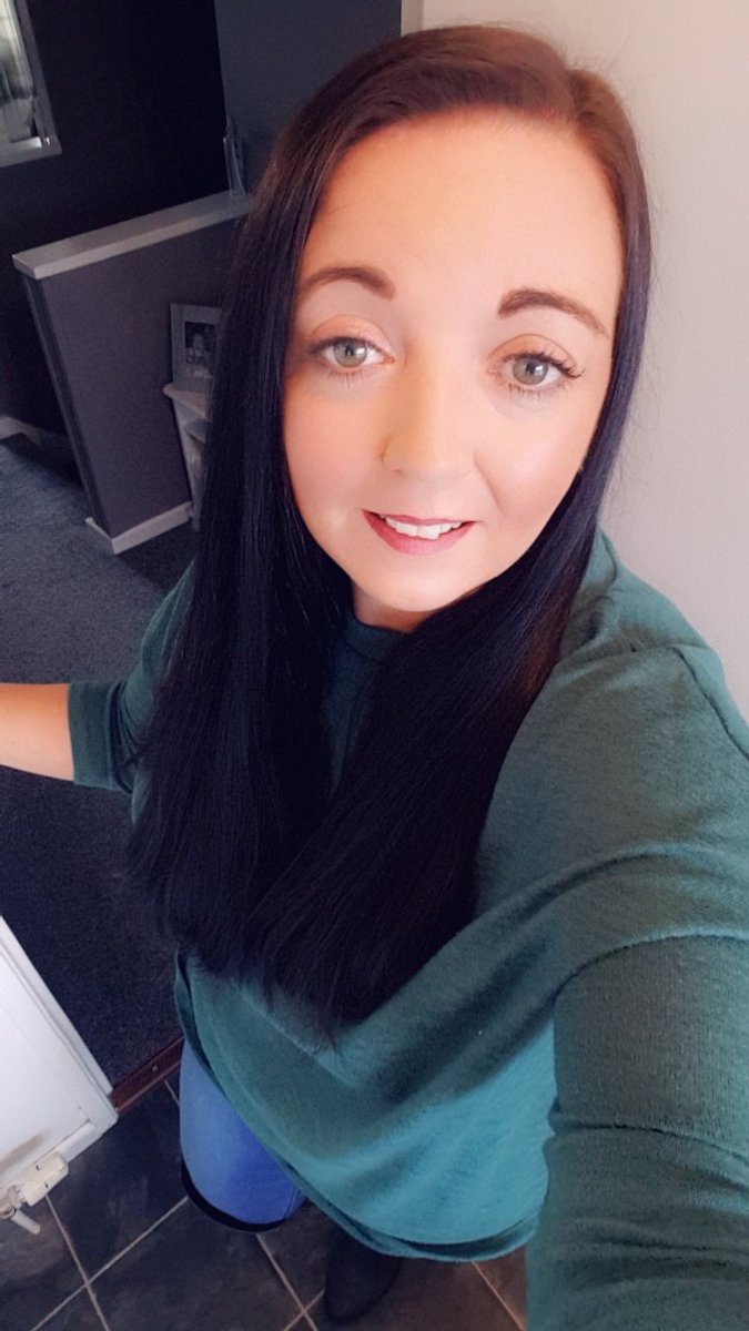 kelly_bellerby's tweet photo. Of out for lunch & to finish my Christmas shopping 🎅🎄🎁
If anyone's interested I'd like perfume, a River Island purse and a new watch 😊😊
Enjoy your day all 😙😙
#comfys
#kneehighboots
#sorted https://t.co/SAy27s7Lc2