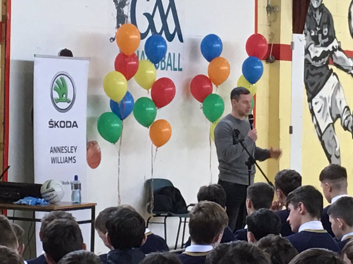 A big thanks to @PhillyMcMahon who is giving a deeply moving yet incredibly motivating wellbeing talk to our students this morning. #PowerOfChoice #halftimetalk #wellbeing