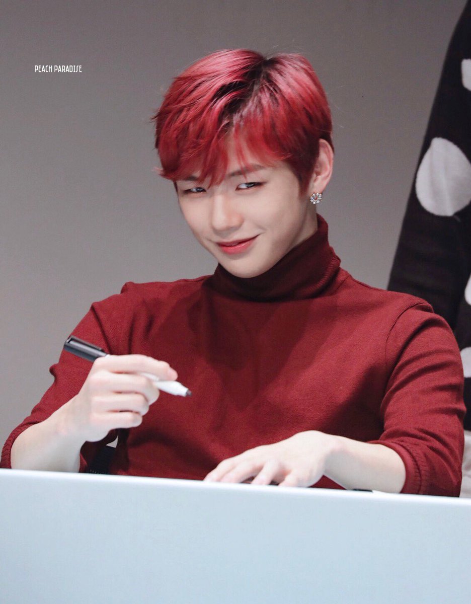 peachparadise96's tweet photo. 181125  😉 

#강다니엘  #워너원 https://t.co/yHTnTg0Yvm
