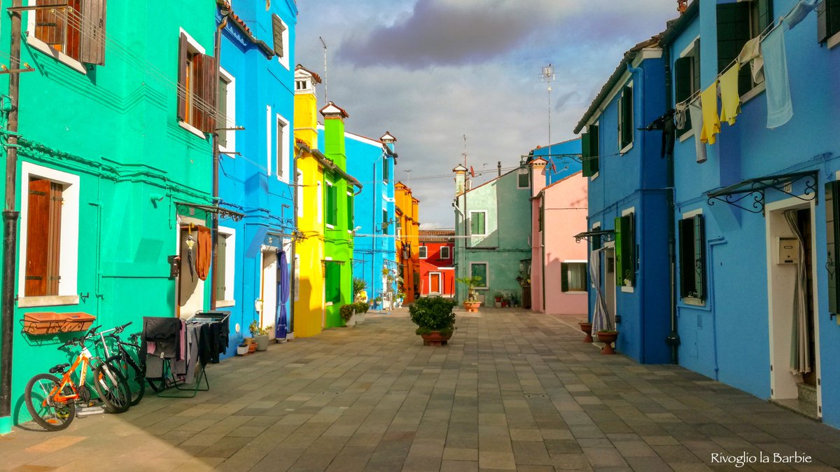 ⎨NP⎬ In questi giorni uggiosi autunnali abbiamo bisogno di colore. Voi no? 
Oggi vi portiamo con noi a #Murano, #Burano e #Torcello

#26novembre #MondayMotivation #veneziaunica #venicelagoon #visitveneto
rivogliolabarbie.com/2018/11/26/mur…