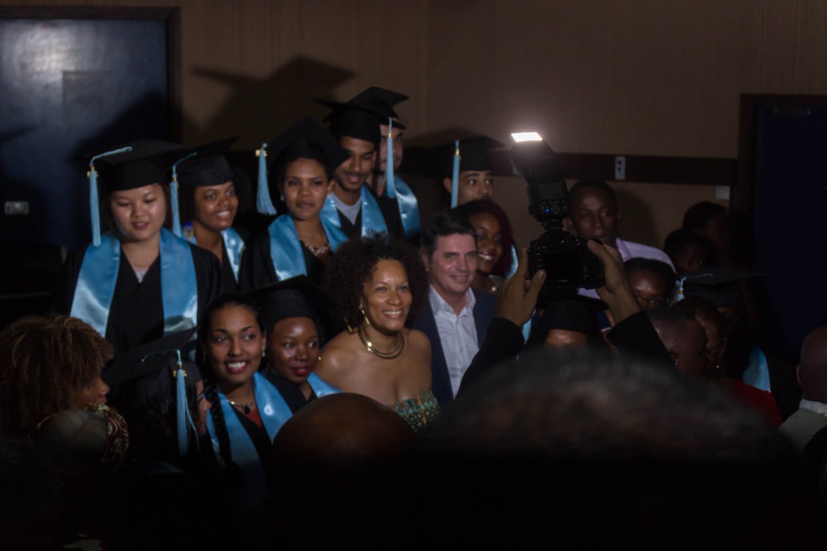 egcguyane's tweet photo. 🎓REMISE DE DIPLÔMES🎓

Cette année ce sont les étudiants de la promotion 6 qui reçoivent leurs diplômes ! Nous sommes fières d'eux et de leurs parcours au sein de l'EGC. 👩‍🎓

Félicitations à Cindy Kistensamy qui sort Major de sa promotion ! ✔️🎓 https://t.co/a3nX9zft1C